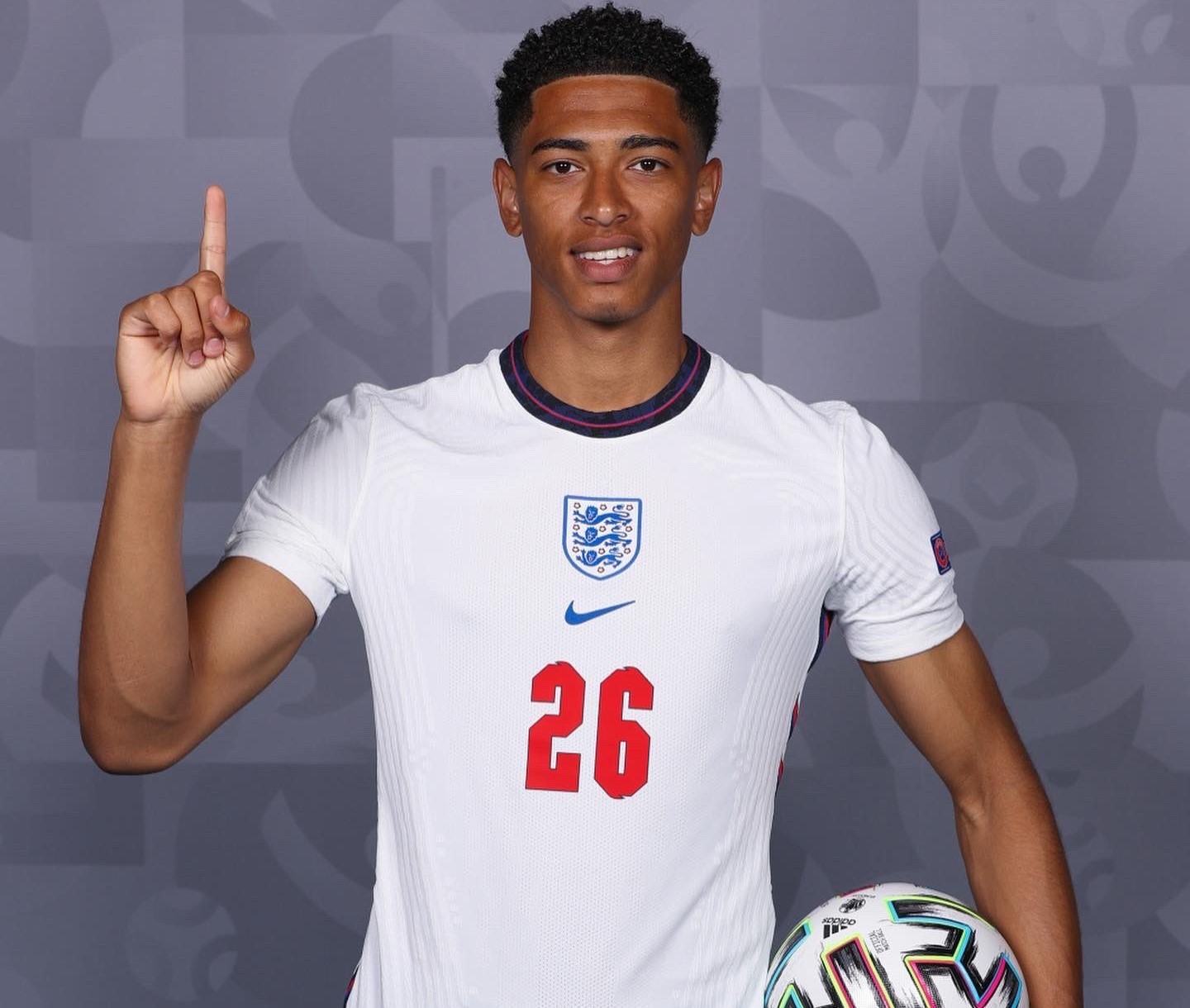 罗马诺：谢什科将在下月初恢复训练，伤情没有此前报道严重（罗马诺：谢什科预计下月初复训，伤势较此前报道更轻）