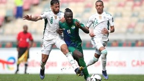 池忠国迎国安生涯200场里程碑，赛前热身获赠纪念球衣