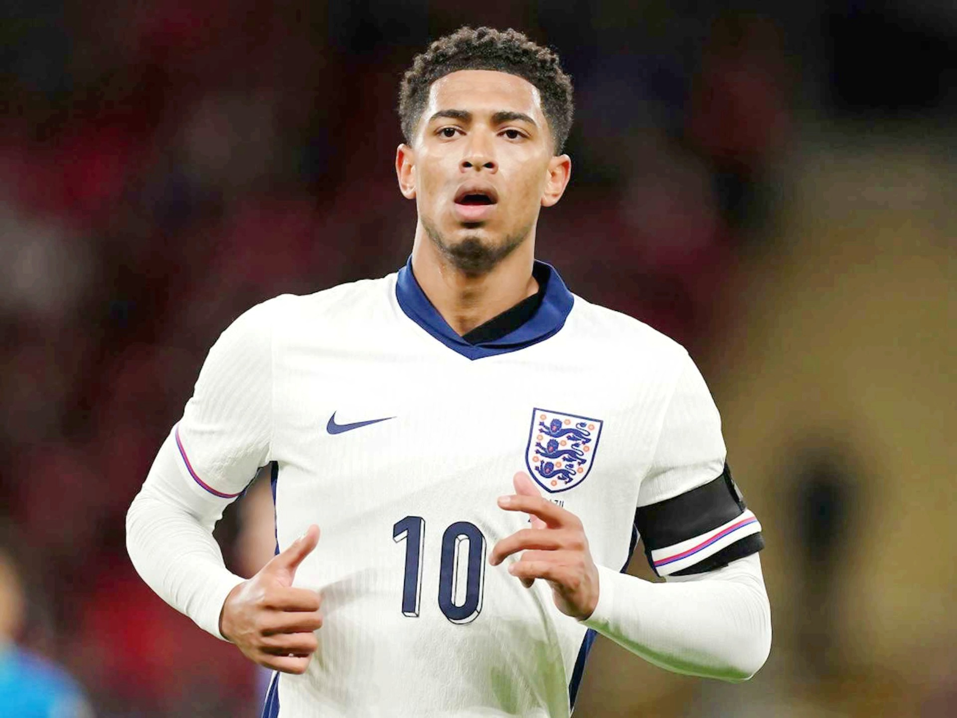 足球欧冠16强对阵出炉，多场焦点战提前上演（欧冠16强对阵揭晓，多场重磅对决提前上演）