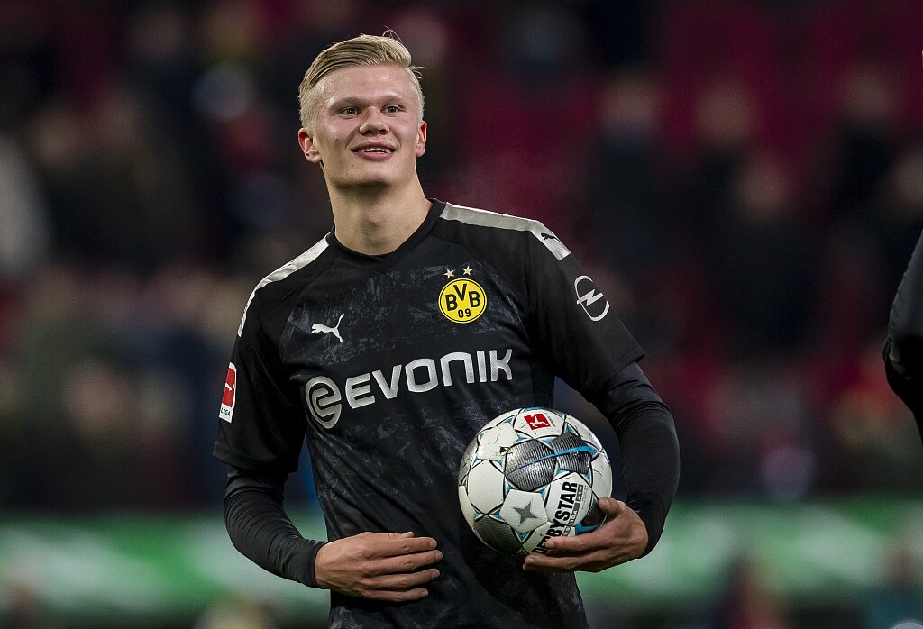 意媒：伊布曾想帮米兰签回弟媳，但被富拉尼和阿莱格里否决（意媒曝：伊布欲助米兰重签弟媳，遭富拉尼与阿莱格里否决）