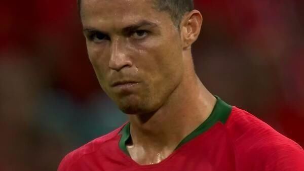 英超半场：奥布莱恩离谱手球，哲凯赖什点射，阿森纳1-0埃弗顿（英超半场：奥布莱恩手球送点，赖斯点射破门，阿森纳1-0埃弗顿）