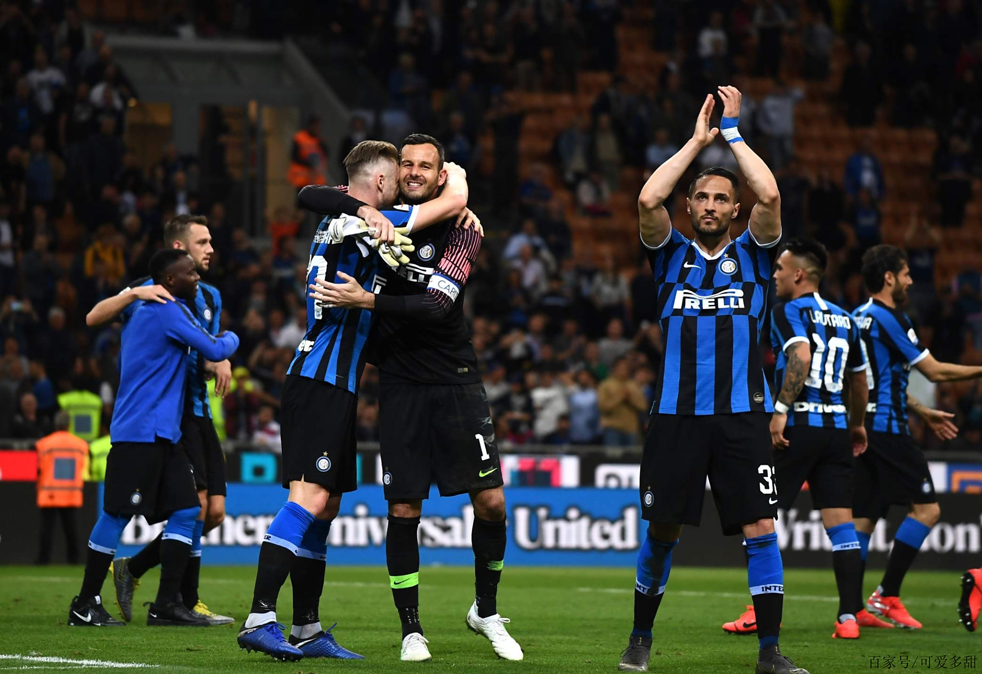 记者：多特仍在推进桑乔的转会，相关谈判正在进行中