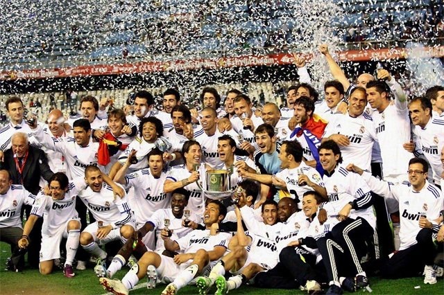 记者：多家豪门有意荷甲19岁中场斯密特，后者被标价2200万镑