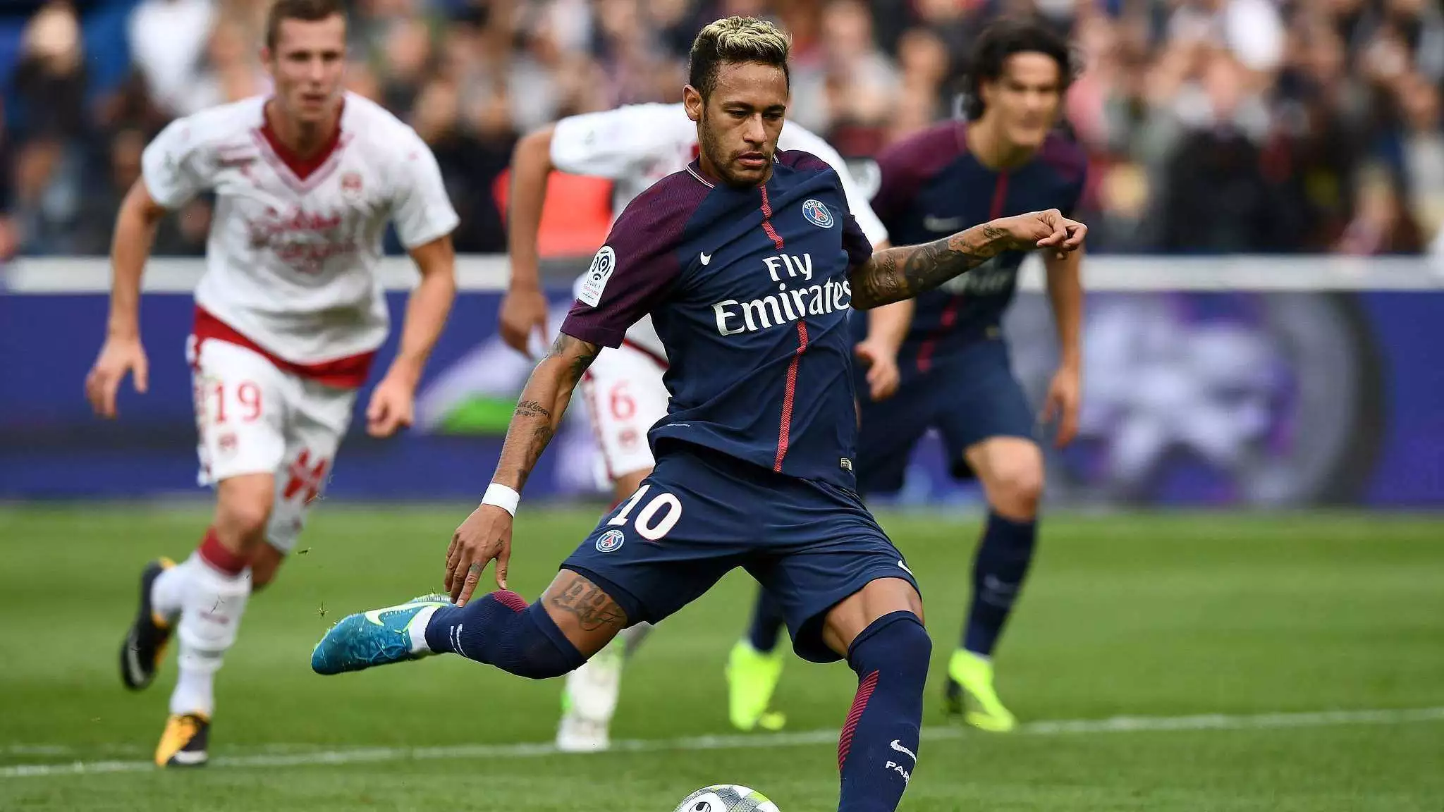 西甲：巴萨4-1大胜瓦伦西亚（西甲战报：巴萨4比1完胜瓦伦西亚）