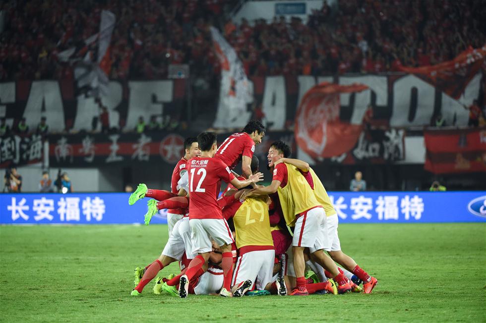 霍伊伦本赛季10场联赛制造5球，上赛季32场英超仅制造4球（霍伊伦今季联赛10战参与5次进球，上季英超32场仅4次）