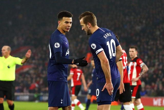 阿森纳成为第二支，在小组赛／联赛阶段10连胜的英伦球队