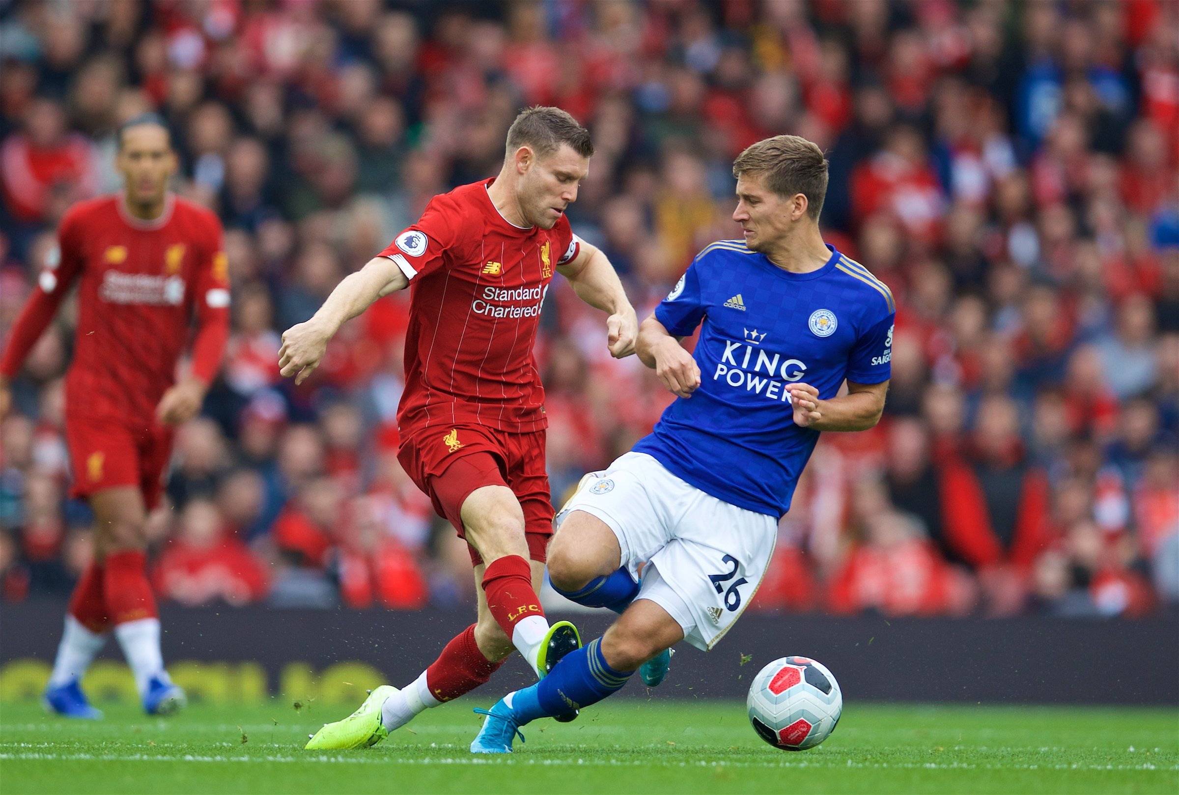 足球中超队长带伤上阵，拼劲获赞