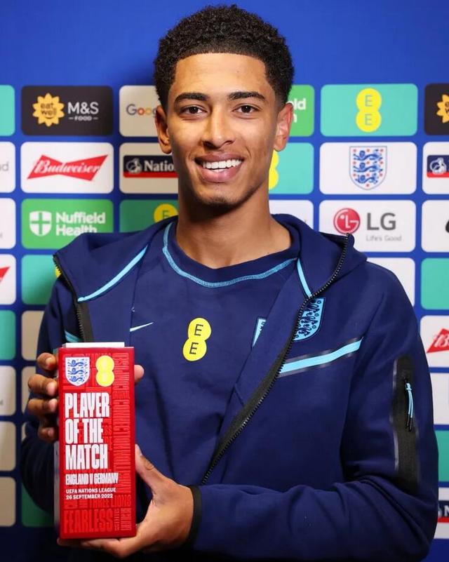 意媒：莱奥缺席米兰合练无缘出战萨索洛，弗法纳有望本轮复出