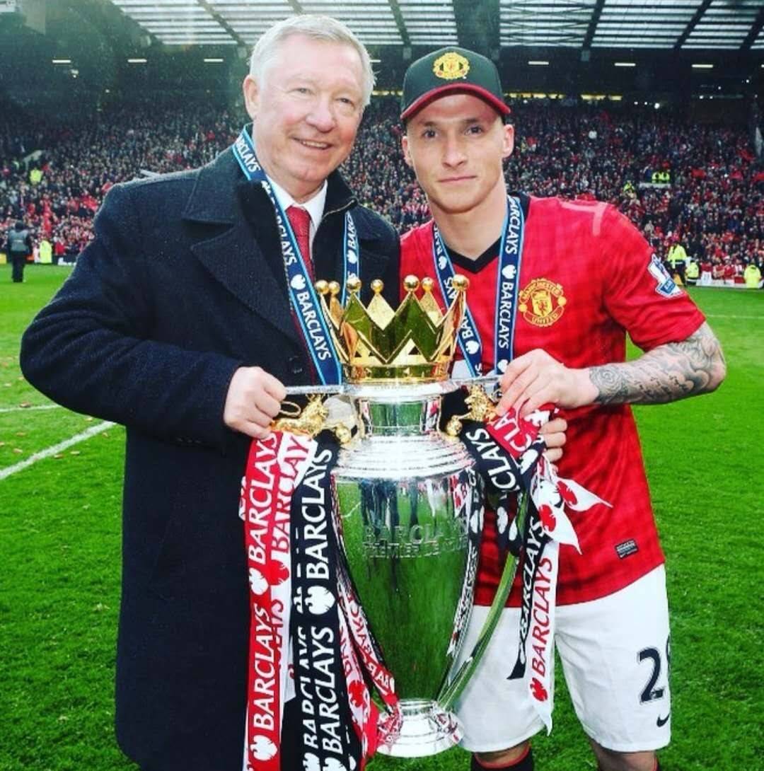 前锋突破射门锁定胜利