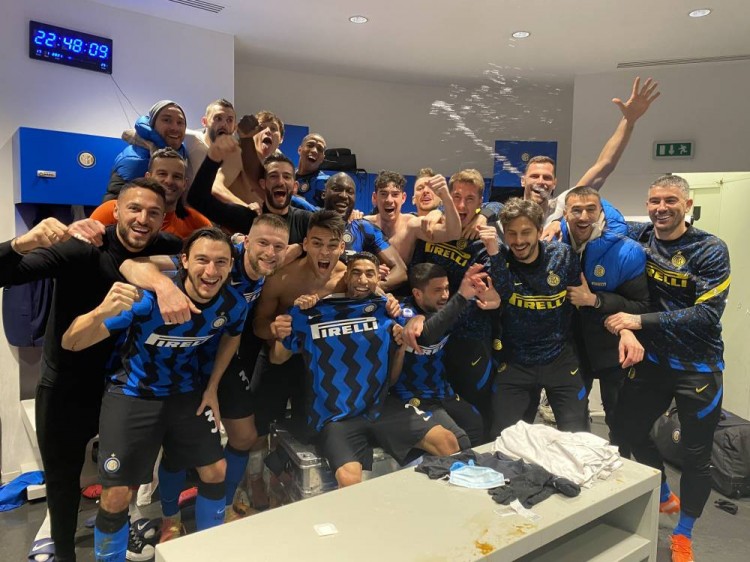 对朱利安·阿尔瓦雷斯的突然刹车