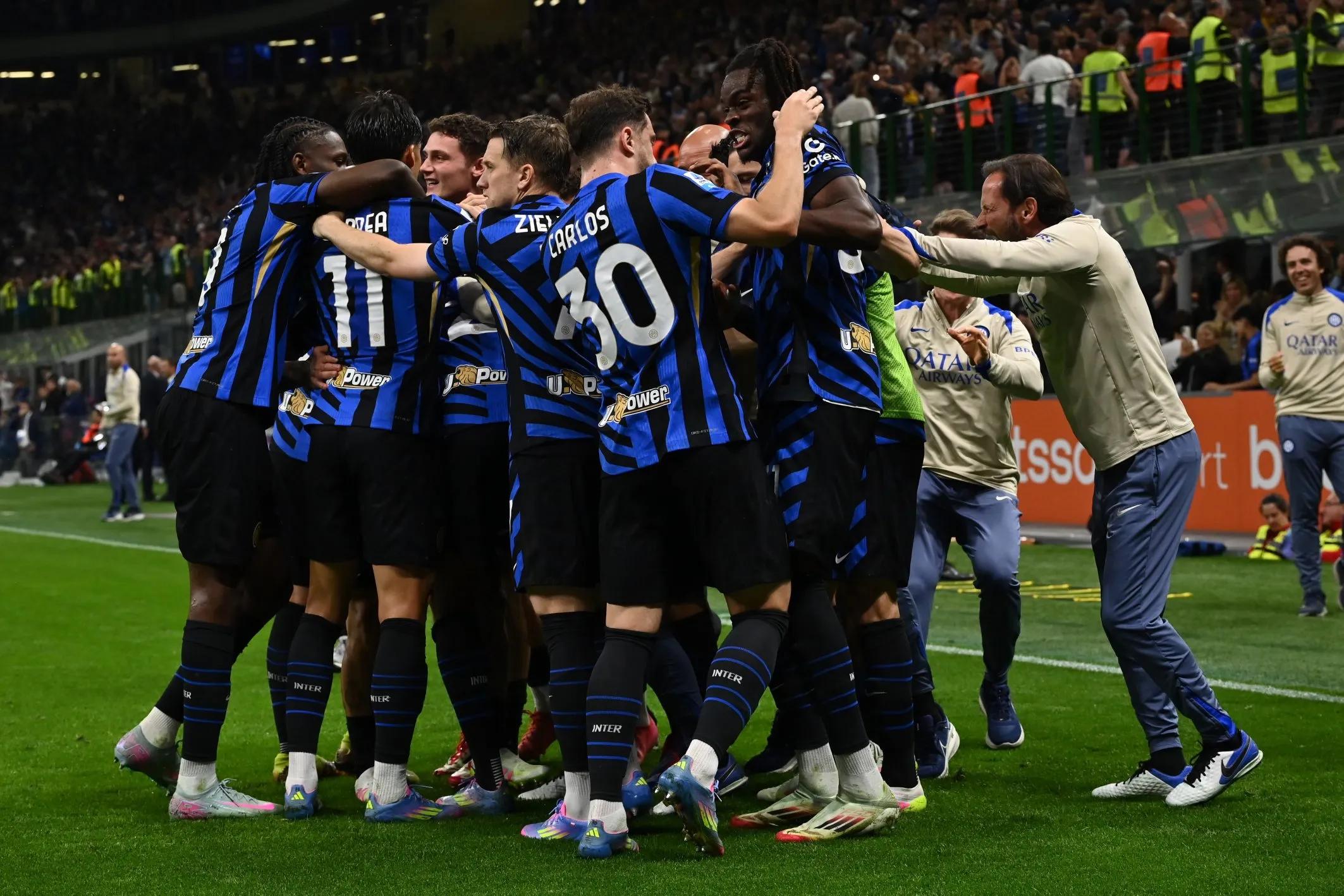 罗马诺：曼联已与内维斯的经纪人交谈，但还没有和新月正式谈判（罗马诺：曼联已与内维斯经纪人接触，但尚未就转会与利雅得新月展开正式谈判）